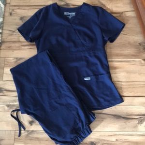 Scrubs greys anatomy, top is small, bottoms are XS